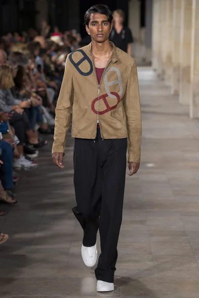 Look 14